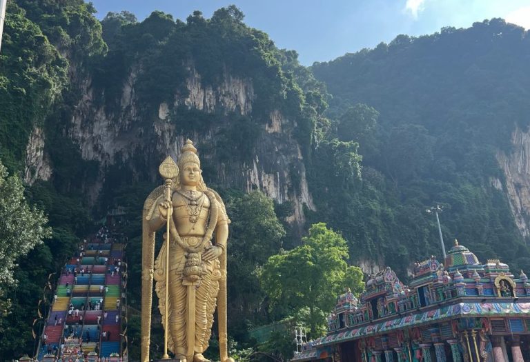Batu Caves Kuala Lumpur Main Picture, Statue Towering over the sight